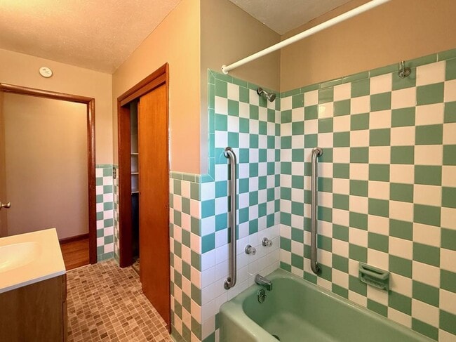 Building Photo - 180 Decatur St