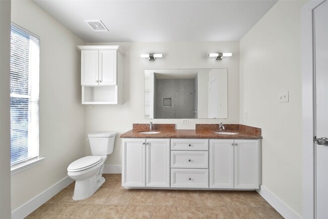 Building Photo - 5303 Bay Pines Dr