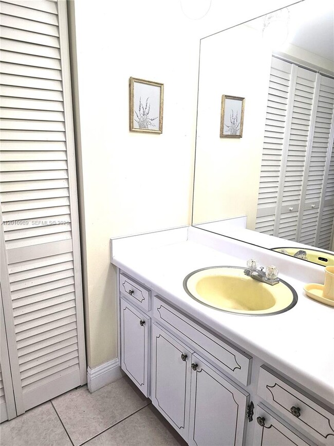 Building Photo - 2097 S Ocean Dr