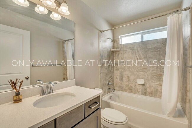 Building Photo - 1419 Stayner Dr