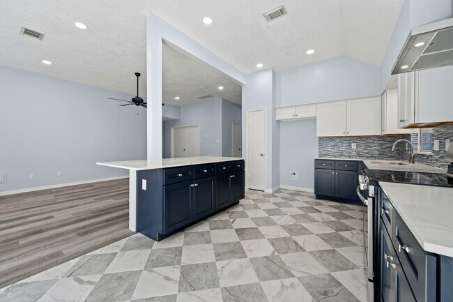 Building Photo - 2835 Twin Knolls Dr