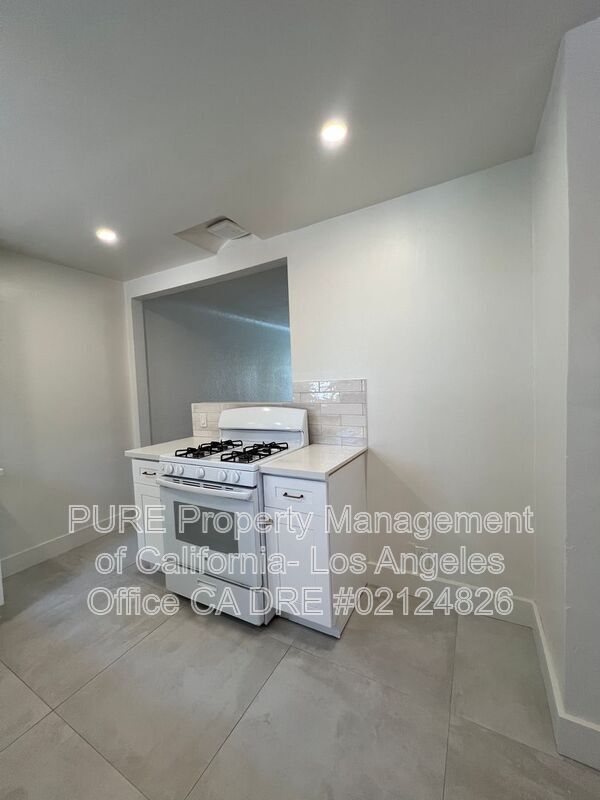 Building Photo - 629 W 23rd St