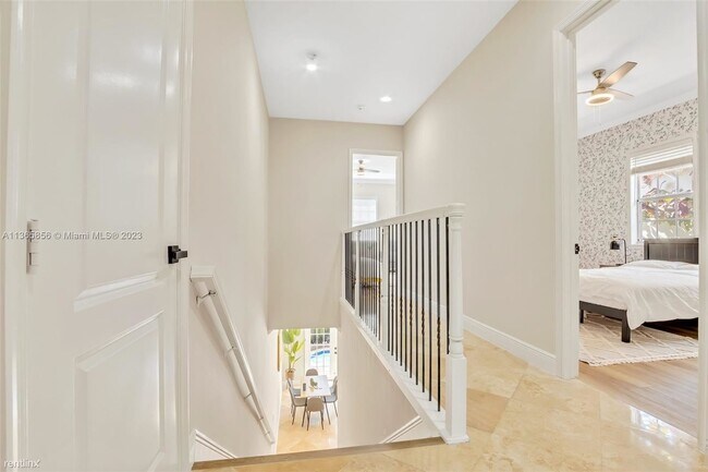 Building Photo - 3 br, 2.5 bath House - 1380 NE 24th St # 1380