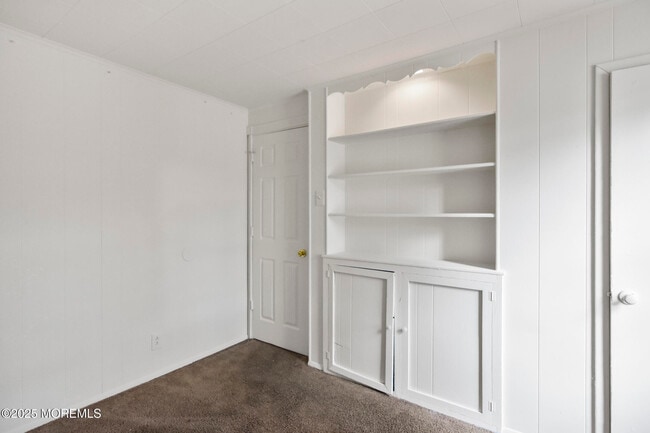 Building Photo - 811 US-9