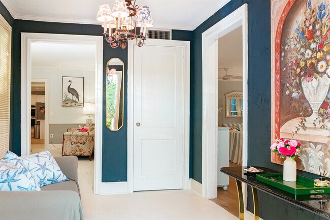 Building Photo - 519 28th St