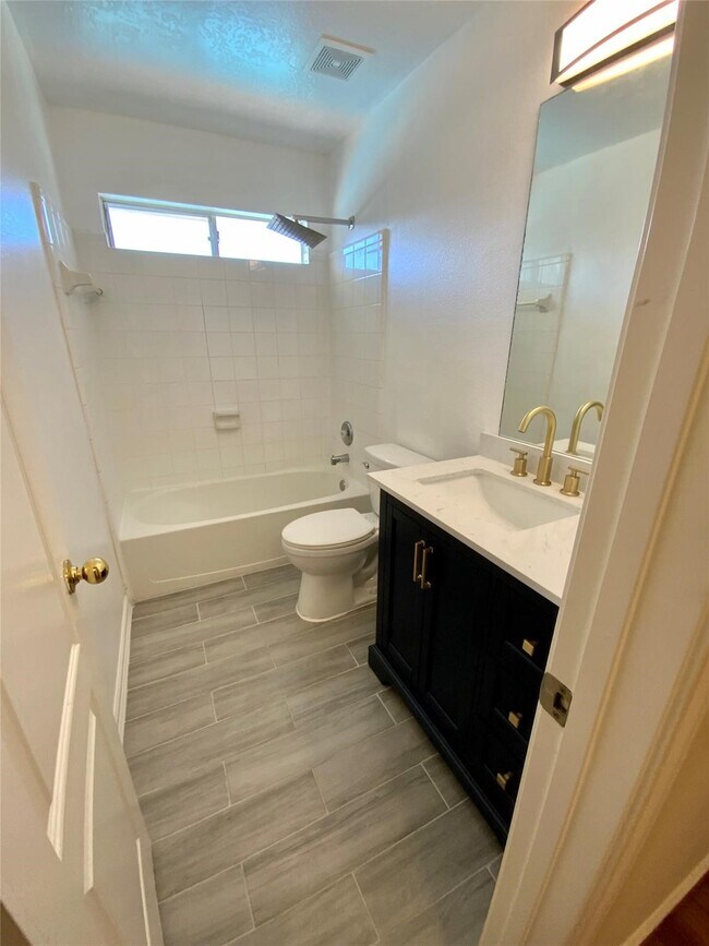 Building Photo - 8310 Diamond Way Ct