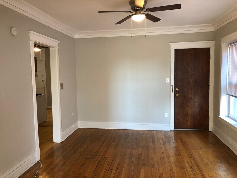 Building Photo - 5219 N Christiana Ave