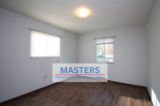 Building Photo - 135 Edgewood Dr