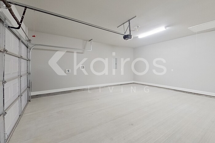 Building Photo - 13745 Pinyon Dr