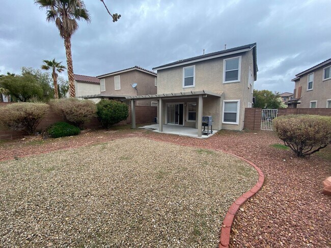 Building Photo - Wonderful 4 bed/2.5 bath home located in Summerlin