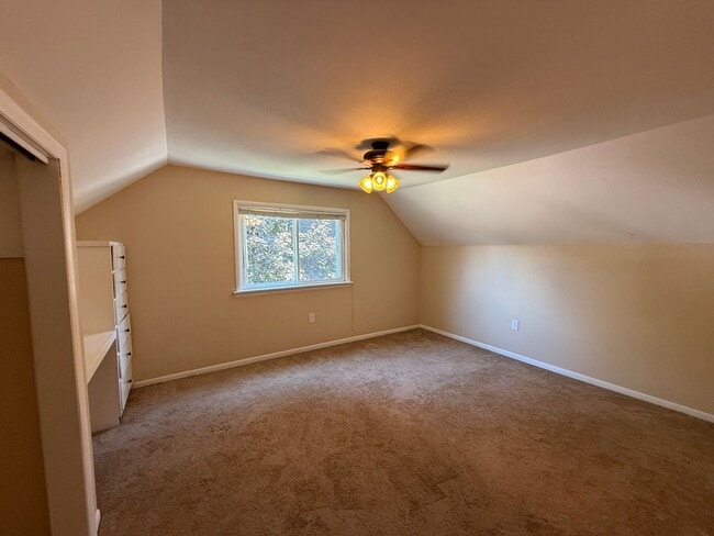 Building Photo - Charming 3 Bedroom, 1 Bath Home in the Swa...