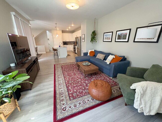Building Photo - 3bd/2.5ba Paired Home in Trailside w/ side yard