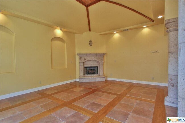 Building Photo - 2623 Kangaroo Ct