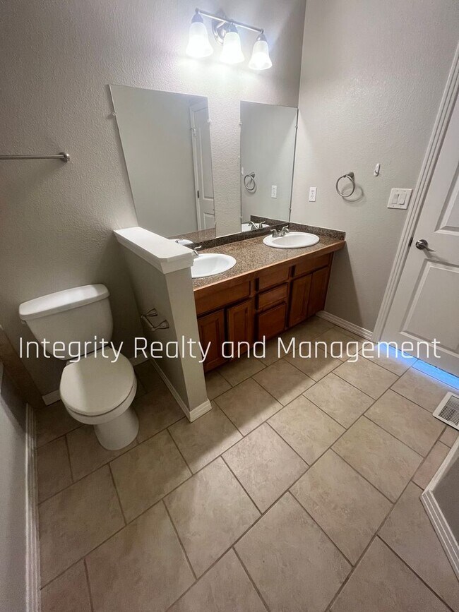 Building Photo - 4001 E 16th Ave