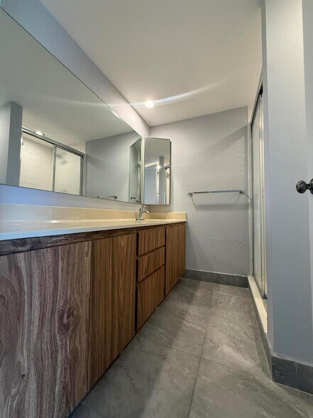 Building Photo - 1603 16th Way