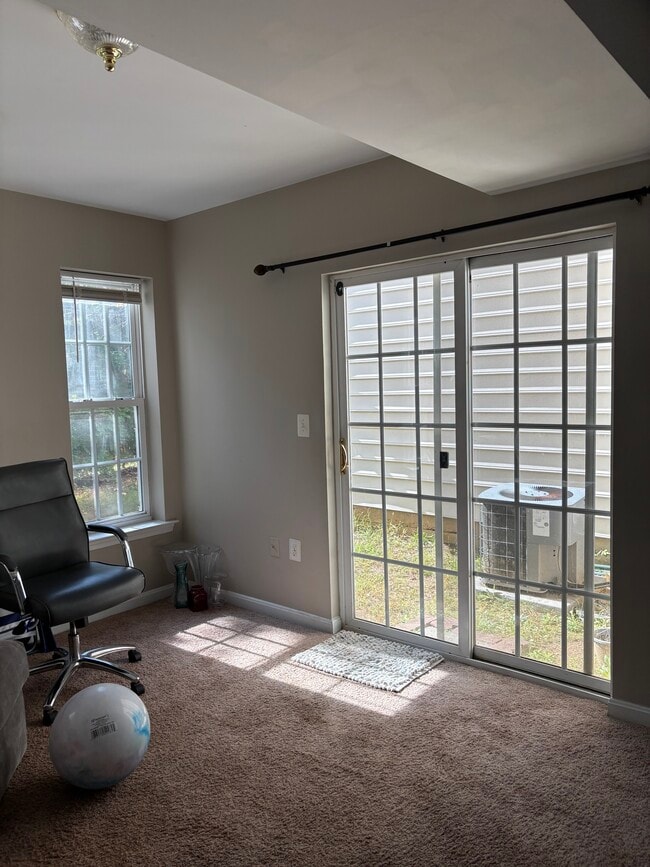 Building Photo - 2507 Oak Tree Ln