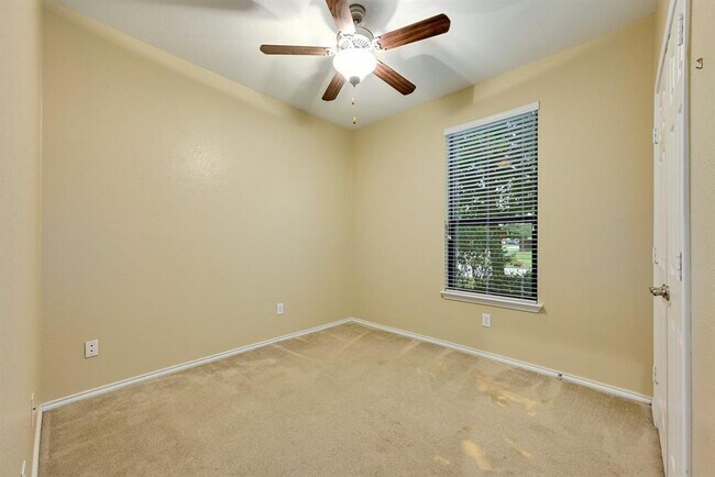 Building Photo - 1029 Hyde Park Dr