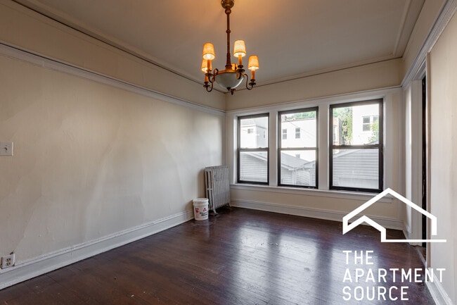 Building Photo - 2424 N Sawyer Ave