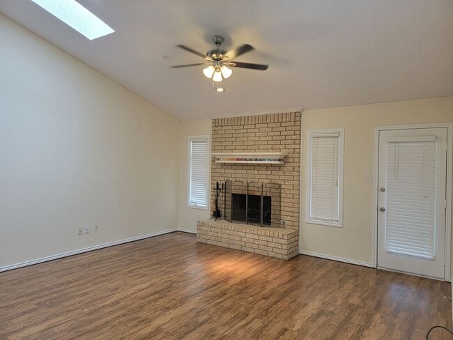 Building Photo - Awesome 3/2/2 in Southwest Lubbock