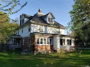 Building Photo - 102 Berry Hill Rd