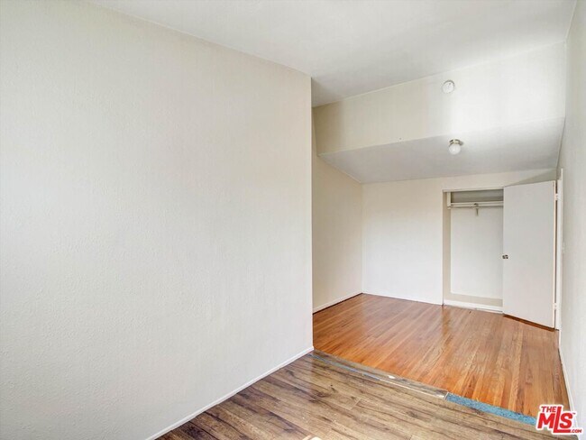 Building Photo - 4841 W 18th St