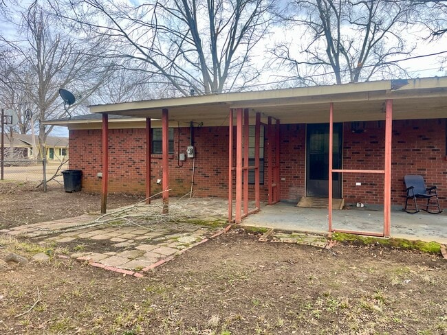 Building Photo - 400 Manchester St