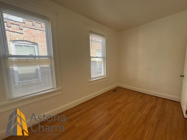 Building Photo - Comfortable 3-Bedroom with Hardwood Floors...