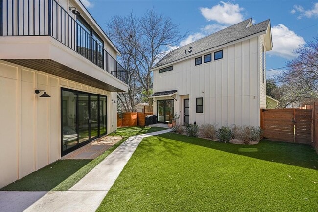 Building Photo - 907 Redd St