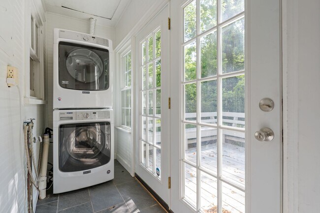 Building Photo - Applications Pending: 3bd/1ba Home Near Durham's Lakewood Neighborhood!