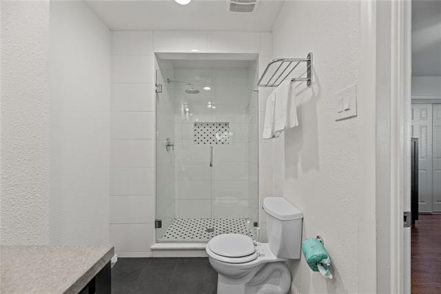 Building Photo - 9936 Lakemere Dr