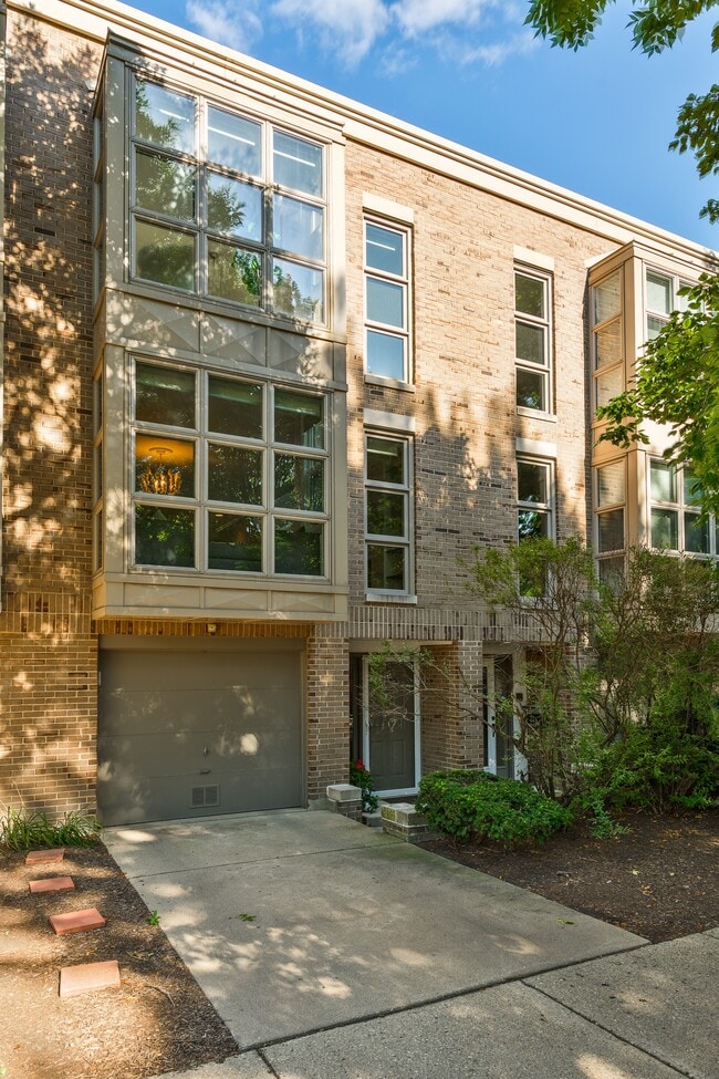 Building Photo - 2389 N Wayne Ave