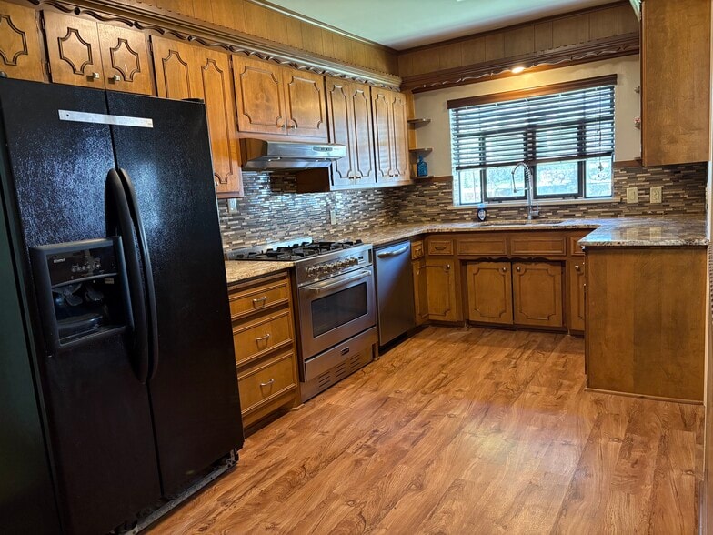 Kitchen - 1605 Cherokee Pl