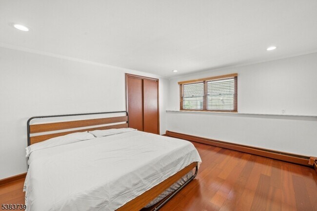 Building Photo - 376 Mt Vernon St