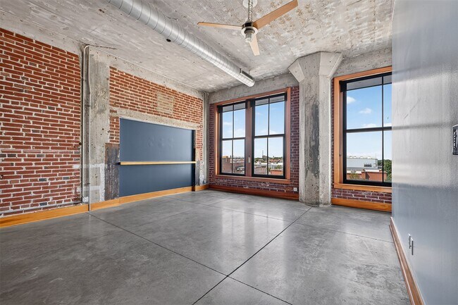 Building Photo - 1601 Washington Ave