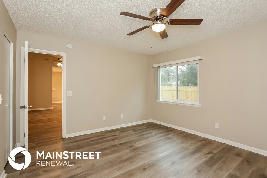 Building Photo - 10805 Naples Ct S