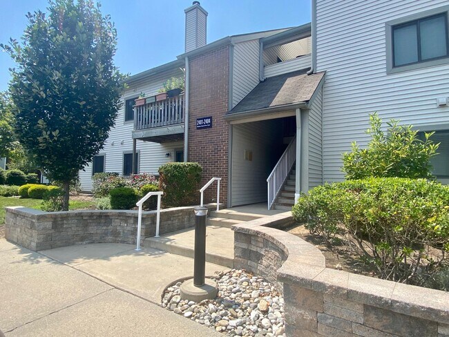 Building Photo - 2403 Ravens Crest Dr