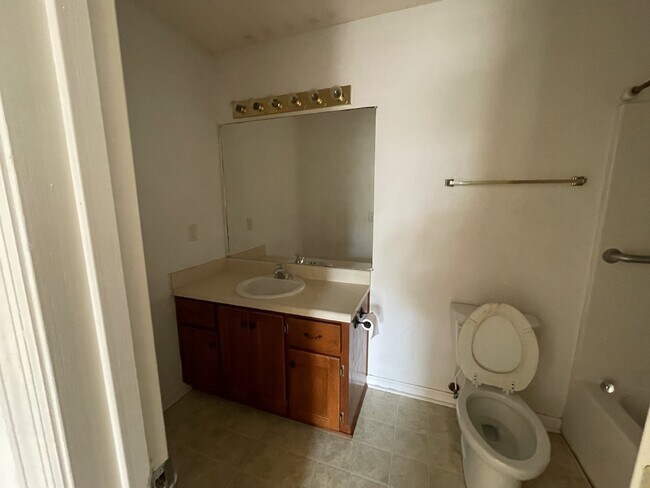 Building Photo - House for Rent