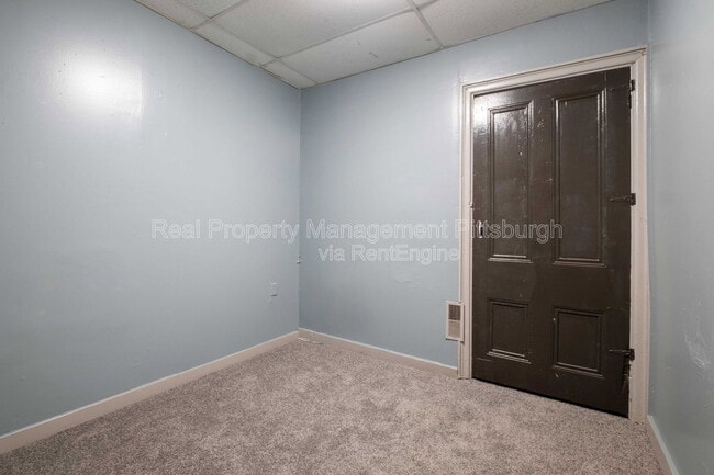 Building Photo - 31 Miltenberger St
