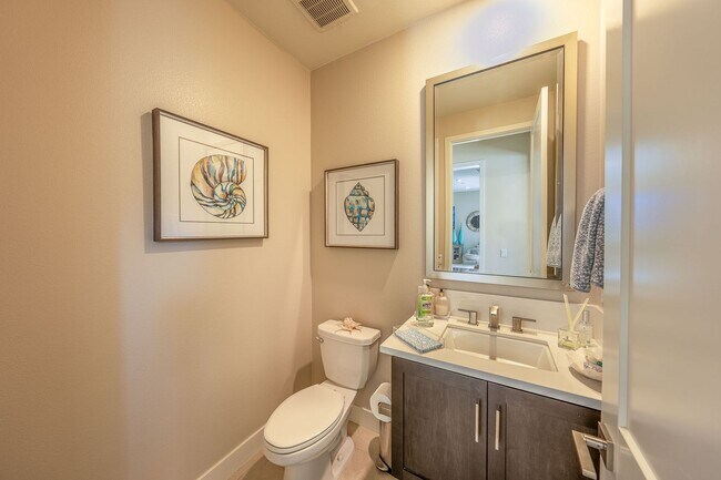 Building Photo - Altair Mansion, 24 Hour Guarded, 5Bed|6bath, Nearly 5000sqf