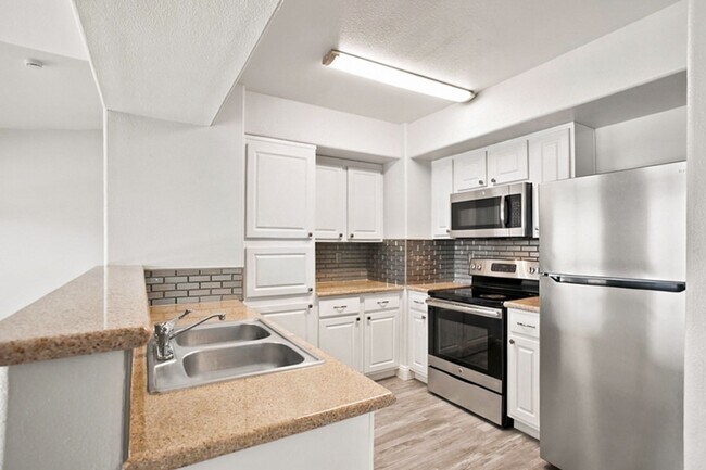 Building Photo - 3 Bed, 2 Bath -Gated- South West Las Vegas
