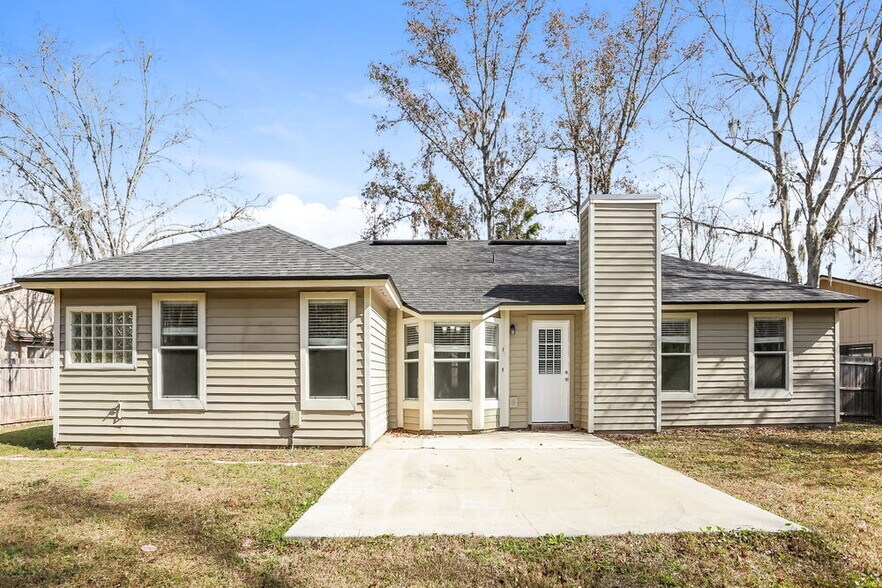 Building Photo - 548 Edward Rutledge St