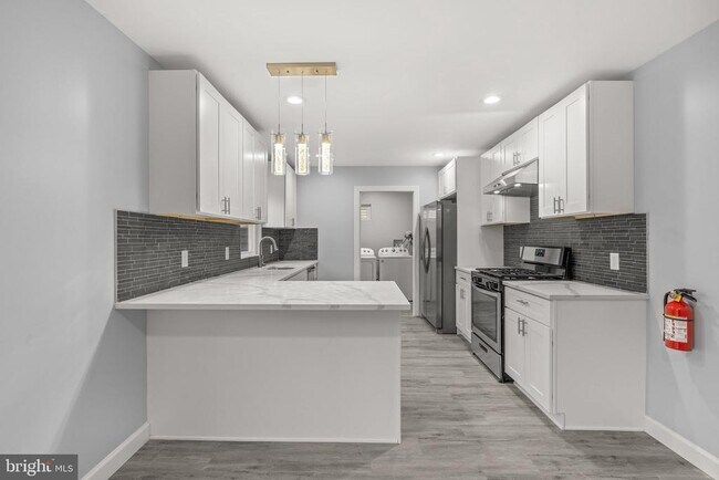 Building Photo - 34 Hinsdale Ln