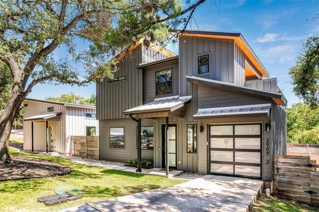 Primary Photo - 2909 Oak Crest Ave