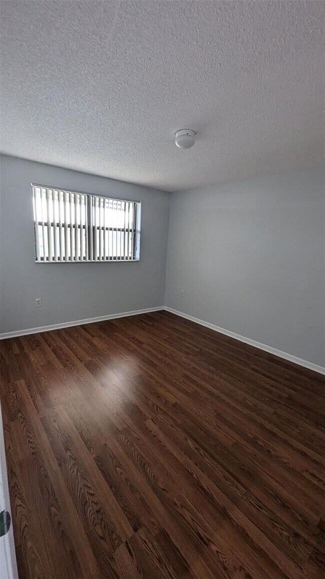 Building Photo - 9919 Nob Hill Ct