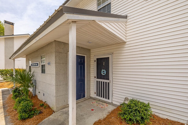 Building Photo - 132 S Island Square Dr