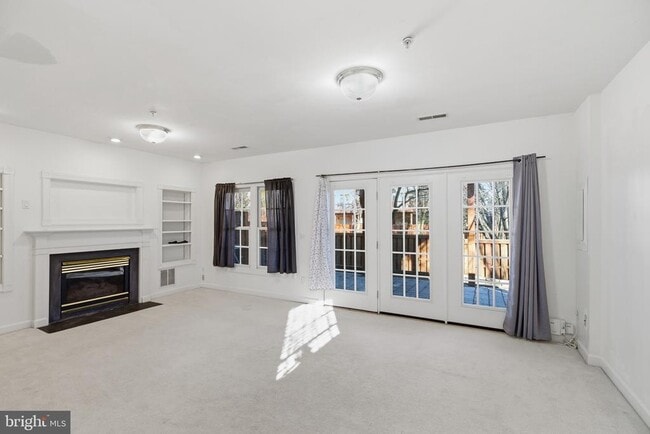 Building Photo - 1817 Fallbrook Ln