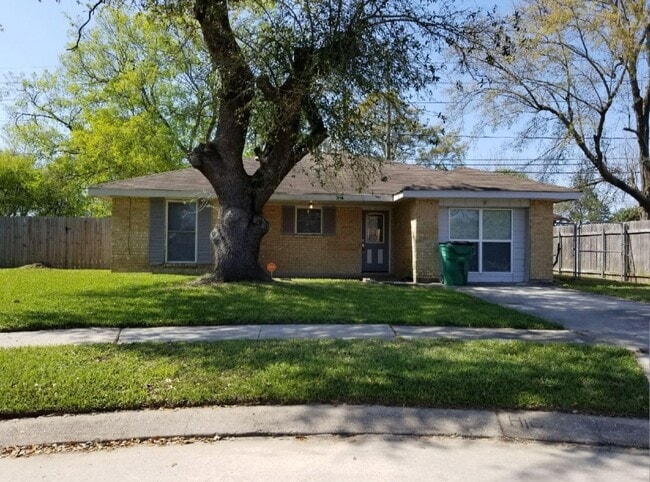 Primary Photo - 1601 Yorktowne Dr