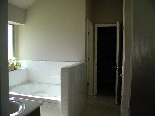 Building Photo - Gated Community with Pool, Park & Pond - Edmond North Schools