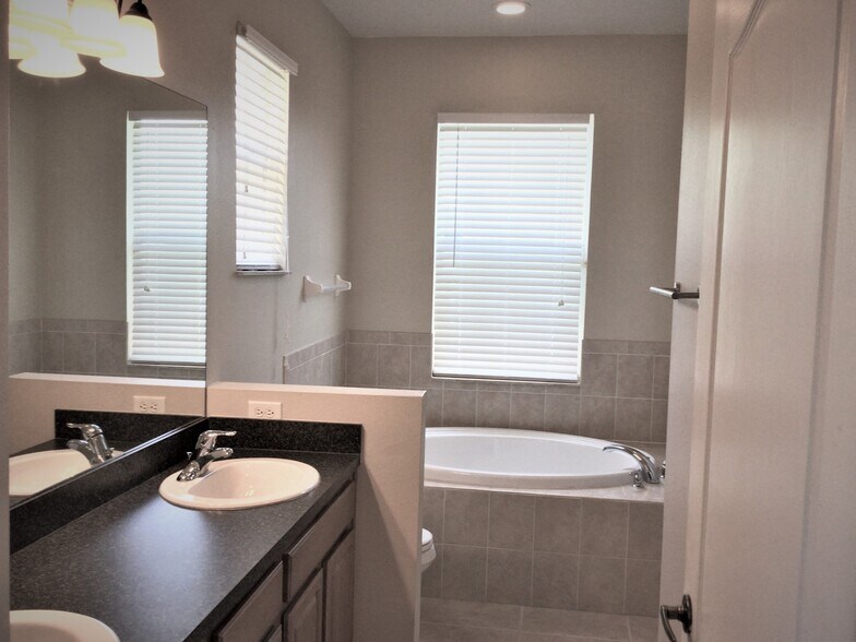 Building Photo - 4004 Knight Ave