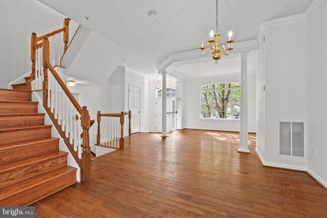 Building Photo - 13044 Town Commons Dr